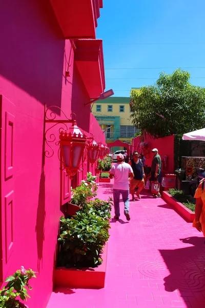 Пуэрто Плата Доминиканская Республика Мая 2022 Года Люди Идут Розовой — стоковое фото