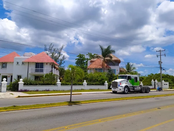 Cozumel Meksika Mayıs 2022 Cozumel Meksika Arabaların Vitrinleri Ile Sokak — Stok fotoğraf