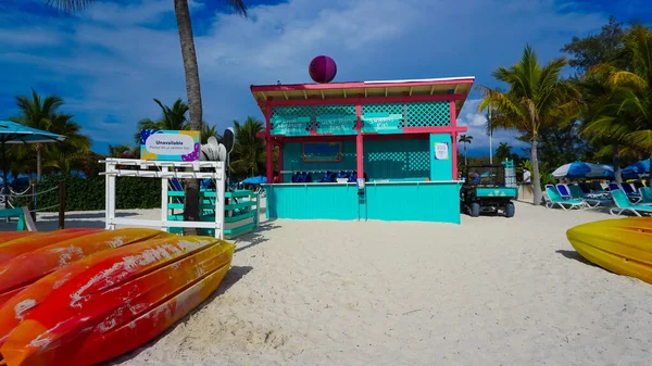 바하마의 2022 카약들 이섬의 카리브해의 유람선 소유하고 손님들 하루를 수있다 — 스톡 사진