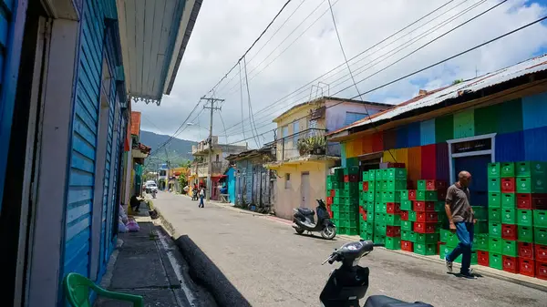 Puerto Plata Maio 2022 Povos Locais Arrancando Perto Edifícios Coloridos — Fotografia de Stock