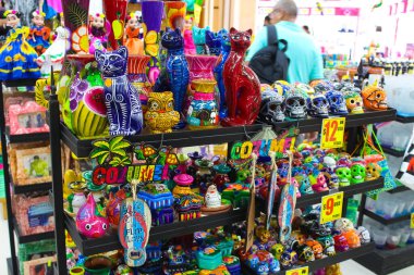 Cozumel, Meksika - 04 Mayıs 2022: Cozumel, Meksika 'da yerel el yapımı ürünler