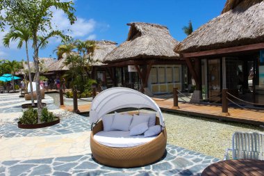 Puerto Plata, DR - 10 Ocak 2022: Puerto Plata, Dominik Cumhuriyeti 'ndeki Taino Koyu yolcu gemisinden alışveriş.