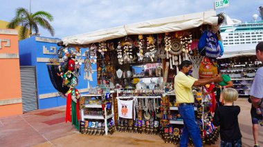 Cozumel, Meksika - 04 Mayıs 2022: Cozumel, Meksika 'da yerel ürünler