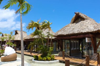 Puerto Plata, DR - 10 Ocak 2022: Puerto Plata, Dominik Cumhuriyeti 'ndeki Taino Koyu yolcu gemisinden alışveriş.