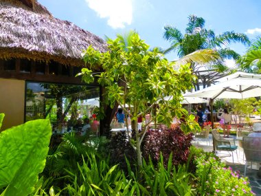 Puerto Plata, DR - 10 Ocak 2022: Puerto Plata, Dominik Cumhuriyeti 'ndeki Taino Koyu yolcu gemisinden alışveriş.