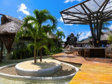 Puerto Plata, DR - 10 Ocak 2022: Puerto Plata, Dominik Cumhuriyeti 'ndeki Taino Koyu yolcu gemisinden alışveriş.