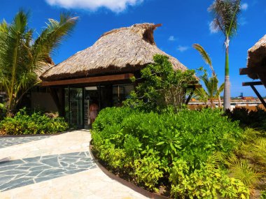 Puerto Plata, DR - 10 Ocak 2022: Puerto Plata, Dominik Cumhuriyeti 'ndeki Taino Koyu yolcu gemisinden alışveriş.