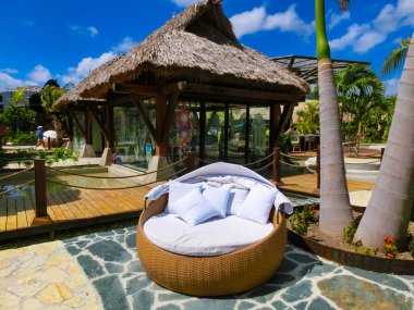 Puerto Plata, DR - 10 Ocak 2022: Puerto Plata, Dominik Cumhuriyeti 'ndeki Taino Koyu yolcu gemisinden alışveriş.