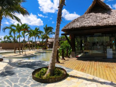 Puerto Plata, DR - 10 Ocak 2022: Puerto Plata, Dominik Cumhuriyeti 'ndeki Taino Koyu yolcu gemisinden alışveriş.