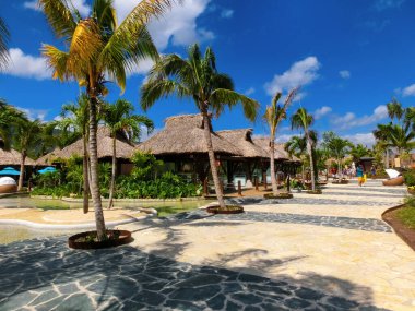 Puerto Plata, DR - 10 Ocak 2022: Puerto Plata, Dominik Cumhuriyeti 'ndeki Taino Koyu yolcu gemisinden alışveriş.