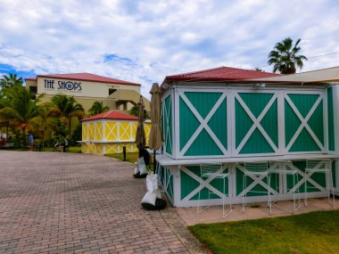 St Thomas, USVI - 4 Mayıs 2022: St Thomas, USVI 'deki Yacht Haven Grande marinasının görüntüsü.