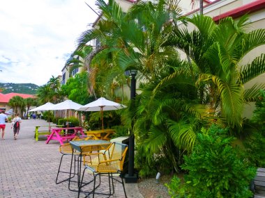 St Thomas, USVI - 4 Mayıs 2022: St Thomas, USVI 'deki Yacht Haven Grande marinasının görüntüsü.