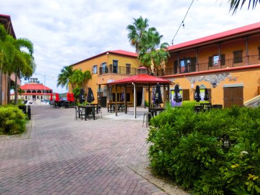 St Thomas, USVI - 4 Mayıs 2022: St Thomas, USVI 'deki Yacht Haven Grande marinasının görüntüsü.