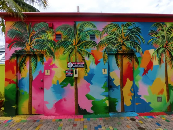 St Thomas, USVI - 4 Mayıs 2022: St Thomas, USVI 'deki Yacht Haven Grande marinasının görüntüsü.