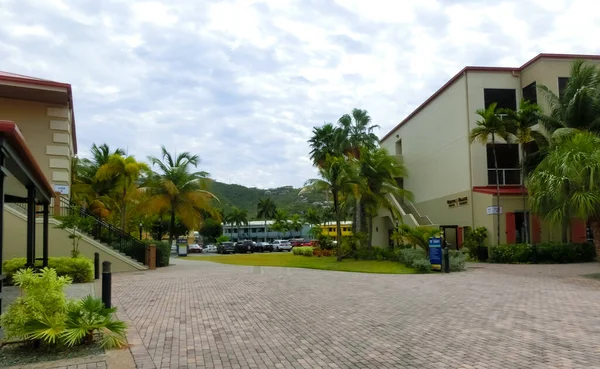 St Thomas, USVI - 4 Mayıs 2022: St Thomas, USVI 'deki Yacht Haven Grande marinasının görüntüsü.