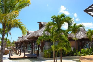 Puerto Plata, DR - 10 Ocak 2022: Puerto Plata, Dominik Cumhuriyeti 'ndeki Taino Koyu yolcu gemisinden alışveriş.