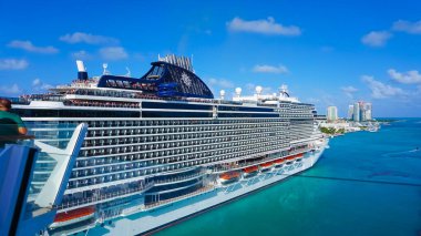 Miami, ABD - 29 Nisan 2022: MSC Sahil Yolcu Gemisi Miami 'den bir haftalık Karayip yolculuğuna hazırlanıyor