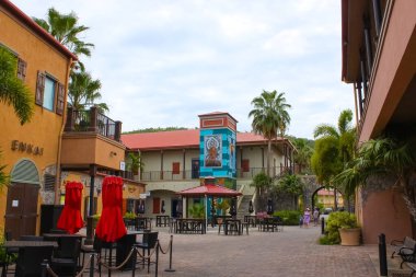 St Thomas, USVI - 4 Mayıs 2022: St Thomas, USVI 'deki Yacht Haven Grande marinasının görüntüsü.