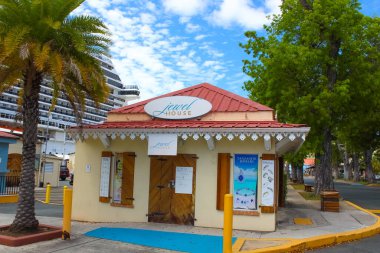 Charlotte Amalie, ABD Virgin Adaları - 4 Mayıs 2022 Charlotte Amalie alışveriş bölgesi