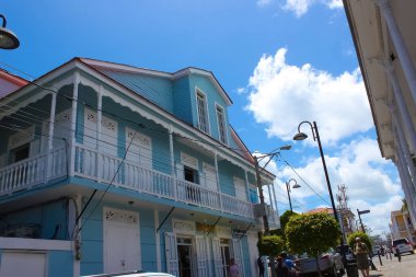 Puerto Plata, DR - 04 Mayıs 2022: Puerto Plata, Dominik Cumhuriyeti 'ndeki binalar