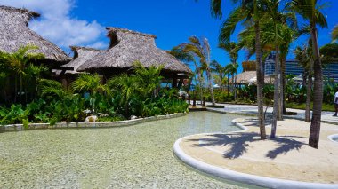 Puerto Plata, DR - 10 Ocak 2022: Puerto Plata, Dominik Cumhuriyeti 'ndeki Taino Koyu yolcu gemisinden alışveriş.