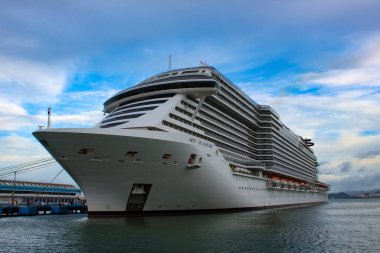 San Juan, Porto Riko - 02 Mayıs 2022: MSC Sahil Yolcu Gemisi San Juan, Porto Riko 'daki tropikal limana yanaştı