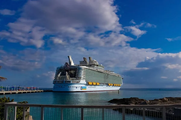 바하마의 Cay 2022 바다의 심포니 Symphony Sea 카리브 크루즈 소유하고 — 스톡 사진