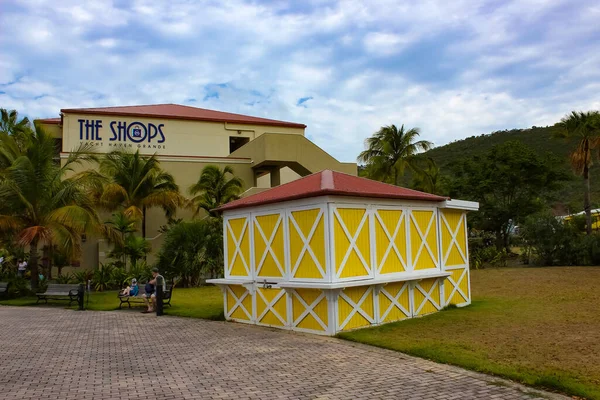 St Thomas, USVI - 4 Mayıs 2022: St Thomas, USVI 'deki Yacht Haven Grande marinasının görüntüsü.