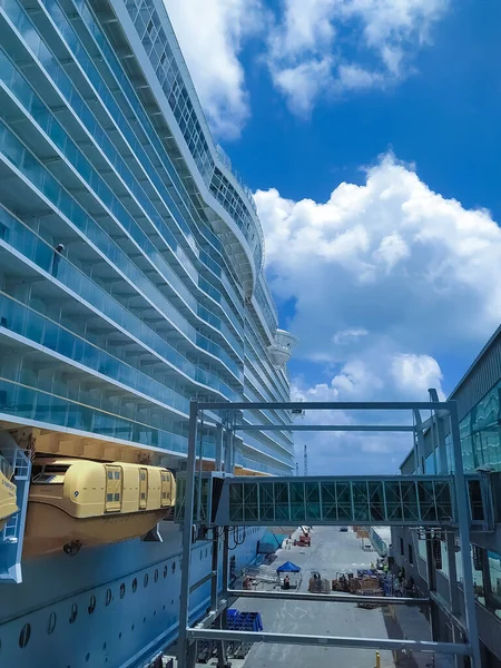 Miami Usa April 2022 Symphony Seas Ist Das Größte Kreuzfahrtschiff — Stockfoto