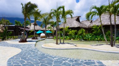 Puerto Plata, DR - 10 Ocak 2022: Puerto Plata, Dominik Cumhuriyeti 'ndeki Taino Koyu yolcu gemisinden alışveriş.