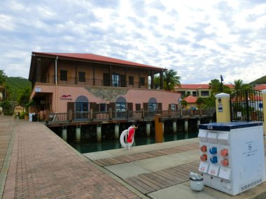 St Thomas, USVI - 4 Mayıs 2022: St Thomas, USVI 'deki Yacht Haven Grande marinasının görüntüsü.