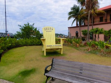 St Thomas, USVI - 4 Mayıs 2022: St Thomas, USVI 'deki Yacht Haven Grande marinasının görüntüsü.