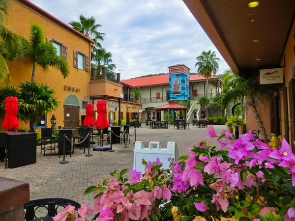 St Thomas, USVI - 4 Mayıs 2022: St Thomas, USVI 'deki Yacht Haven Grande marinasının görüntüsü.