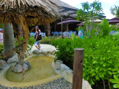 Puerto Plata, DR - 10 Ocak 2022: Puerto Plata, Dominik Cumhuriyeti 'ndeki Taino Koyu yolcu gemisinden alışveriş.