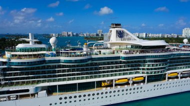 Miami, ABD - 29 Nisan 2022: Royal Caribbean Cruise Line Jewel Of The Seas gemisi 29 Nisan 2022