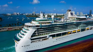 Miami, ABD - 29 Nisan 2022: Royal Caribbean Cruise Line Jewel Of The Seas gemisi 29 Nisan 2022