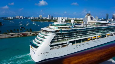 Miami, ABD - 29 Nisan 2022: Royal Caribbean Cruise Line Jewel Of The Seas gemisi 29 Nisan 2022