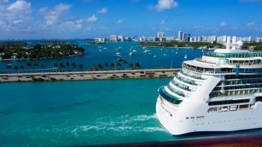 Miami, ABD - 29 Nisan 2022: Royal Caribbean Cruise Line Jewel Of The Seas gemisi 29 Nisan 2022