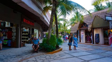 Costa Maya, Meksiko 24 Nisan 2022 Costa Maya yolcu gemisi terminaline ya da limanına giden insanlar pek çok eğlence için mükemmel bir yer. Mükemmel bir tropikal cennet..