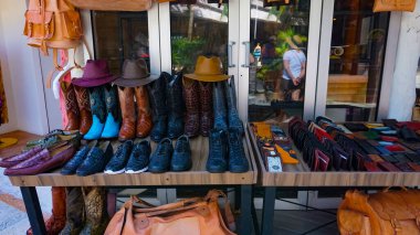 Costa Maya, Meksika, 24 Nisan 2022 Costa Maya yolcu gemisi terminali veya limanında alışveriş yapmak pek çok eğlence için mükemmel bir yer. Mükemmel bir tropikal cennet..