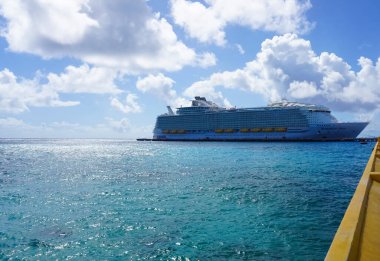 Costa Maya, Meksika... 24 Nisan 2022, Roatan, Honduras 'a yanaşan en büyük deniz senfonisi.