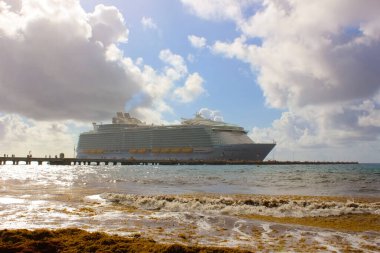 Costa Maya, Meksika... 24 Nisan 2022, Roatan, Honduras 'a yanaşan en büyük deniz senfonisi.