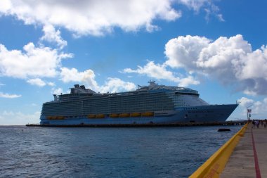 Costa Maya, Meksika... 24 Nisan 2022, Roatan, Honduras 'a yanaşan en büyük deniz senfonisi.