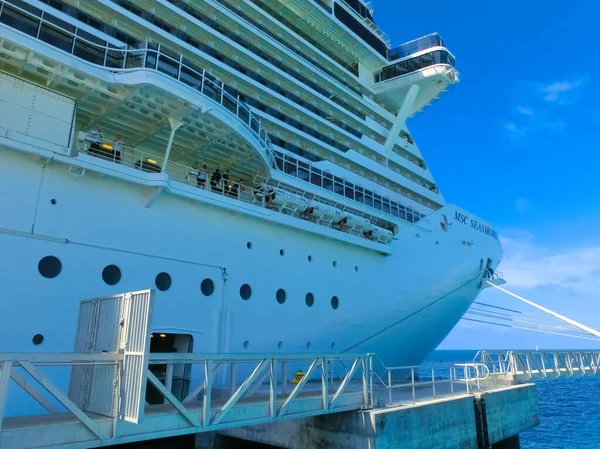 Puerto Plata, DR - 10 Mayıs 2022: MSC Sahil Yolcu Gemisi Dominik Cumhuriyeti 'nin Puerto Plata kentindeki Taino Körfezi' ne yanaştı