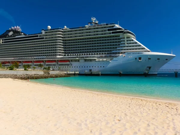 Ocean Cay Bahamas April 2022 Das Kreuzfahrtschiff Msc Seashore Legt — Stockfoto