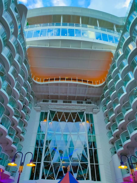 Miami Usa Квітня 2022 Інтер Boardwalk Круїзному Лайнері Symphony Seas — стокове фото
