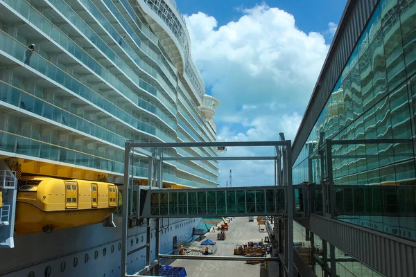 Miami Usa April 2022 Symphony Seas Biggest Cruise Ship Docked — Stock Photo, Image