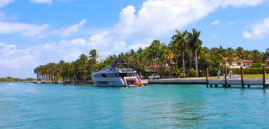 Miami, ABD - 24 Nisan 2022: Miami Beach, Florida, ABD 'de 24 Nisan 2022