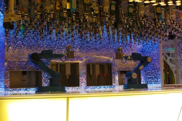 Miami Eua Abril 2022 Robôs Bar Bionic Bartenders Symphony Seas — Fotografia de Stock