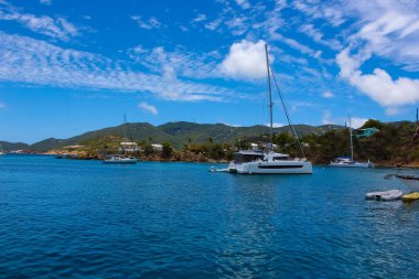 St. Thomas, USVI. ABD Virgin Adalarından birinde Charlotte Amelie 'nin sahil manzarası.